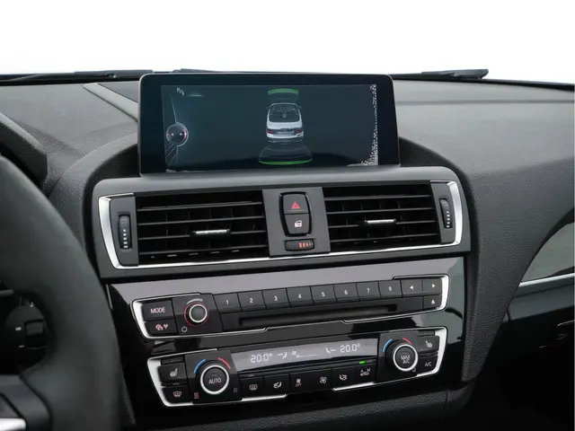 BMW 2 Serie Cabrio 220d Sport M-Sportpack 2016 Diesel 15