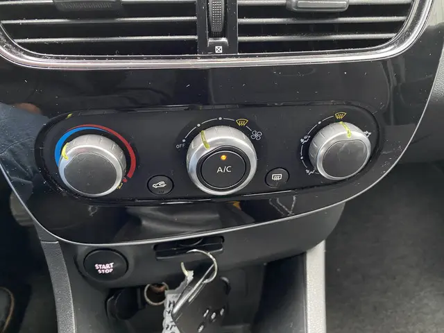 Renault Clio Estate 0.9 TCe Limited 2017 Benzine 13