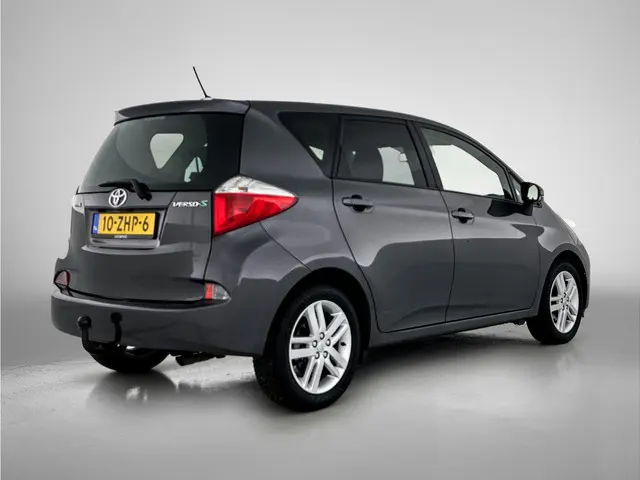 Toyota Verso-S 2