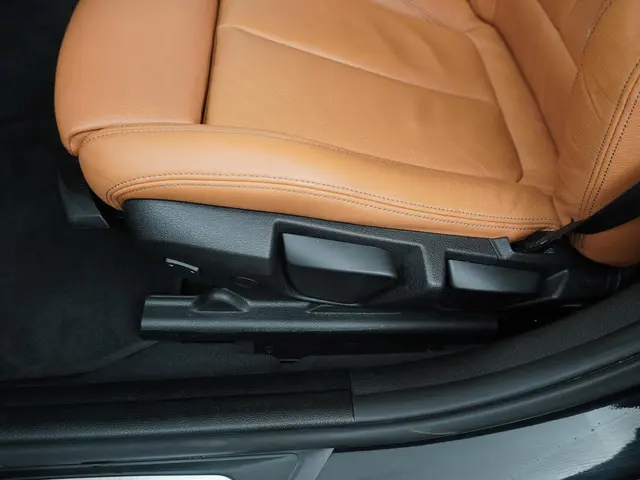 BMW 3 Serie 320i Luxury Edition 2019 Benzine 23