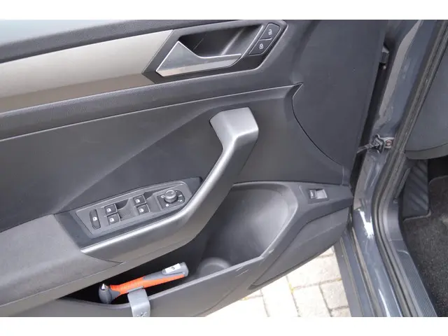 Volkswagen T-Roc 1.5 TSI Style Business 2020 Benzine 21