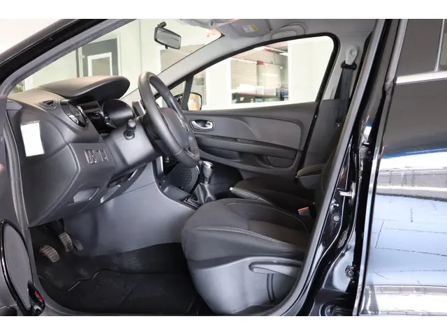 Renault Clio Estate 0.9 TCe Limited 2019 Benzine 19