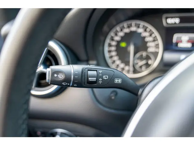 Mercedes-Benz A-Klasse 180 Prestige 2015 Benzine 33