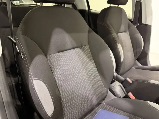 Peugeot 208 HB 1.2 VTi Style Navi/Clima 2014 Benzine 28