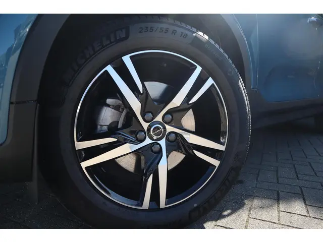 Volvo XC40 2.0 B4 Plus Dark 2025 Benzine 6