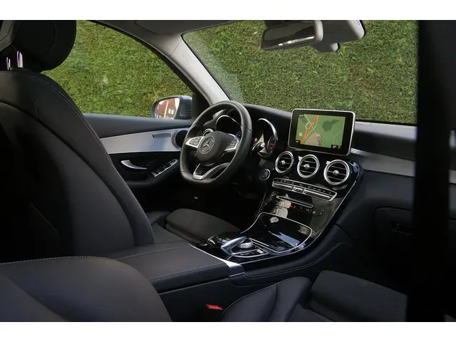 Mercedes-Benz GLC GLC 300 4M AMG line 2018 Benzine 3