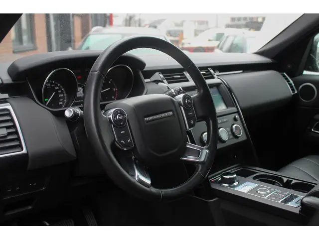 Land Rover Discovery 3.0 Td6 HSE Luxury 2018 Diesel 10
