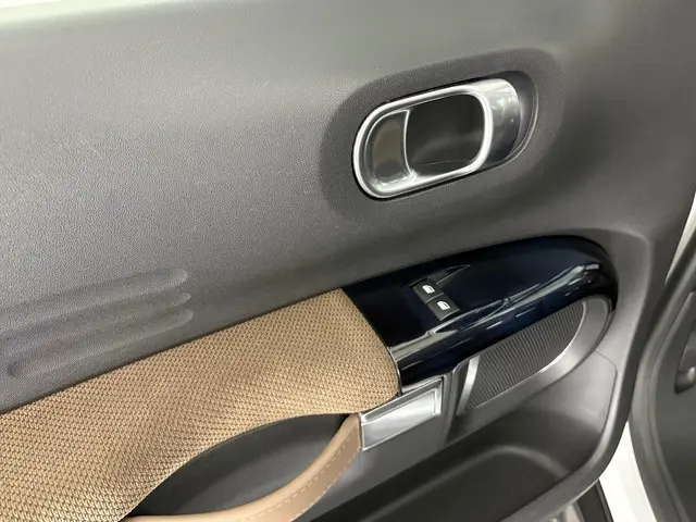 Citroën C4 Cactus 1.2 PureTech Shine 2015 Benzine 27