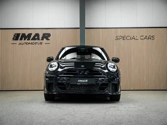 MINI 3-Deurs Cooper C John Cooper Works M 2024 Benzine 4