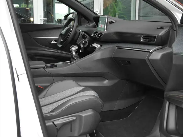 Peugeot 3008 GT-LINE 1.2 130PK 2018 Benzine 13