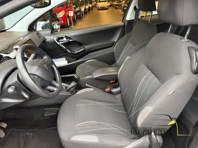 Peugeot 208 1.2 VTi Envy / apk 12-2026 2013 Benzine 23