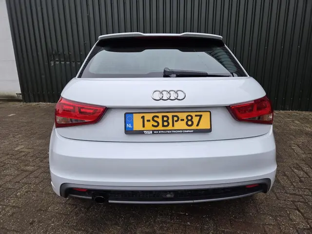 Audi A1 1.2 TFSI 2X S line NL AUTO 2013 Benzine