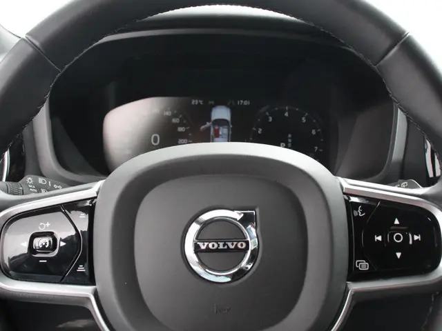 Volvo V60 2.0 B4 R-Design 2022 Benzine 14