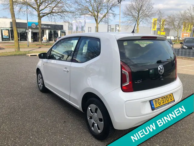 Volkswagen up! 3