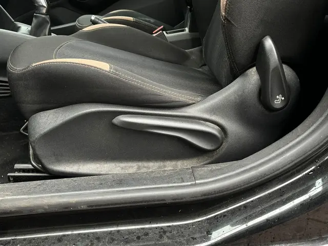 Peugeot 208 1.2 VTi Allure 2013 Benzine 14