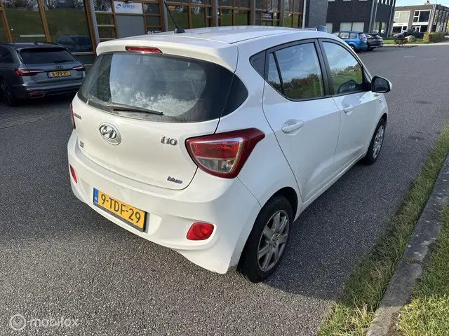 Hyundai i10 1.0i i-Motion Comfort Plus 2014 Benzine 2