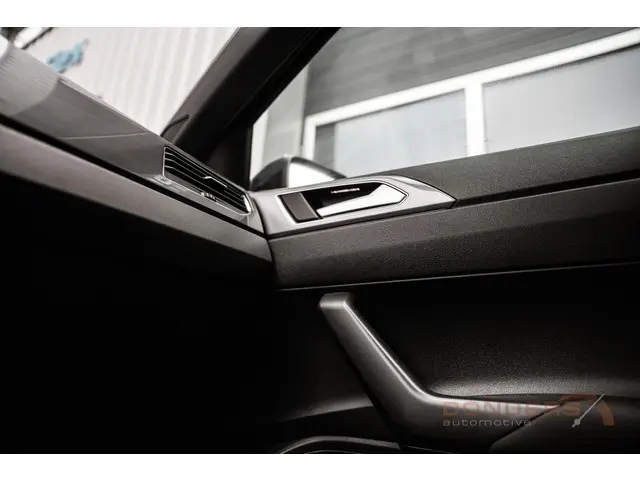 Volkswagen Polo 2.0 TSI GTI / Pano / Garantie! 2019 Benzine 23