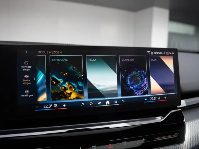 BMW 5 Serie Touring 530e 2024 Hybride Benzine 41