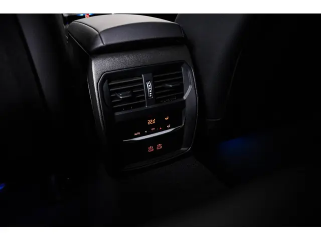 BMW 3 Serie 330e 2024 Hybride Benzine 45