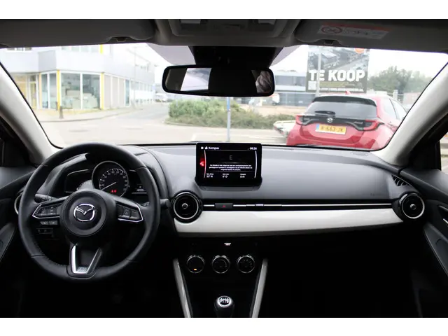 Mazda 2 1.5 e-SkyActiv-G 90 Exclusive-Line 2025 Benzine 28