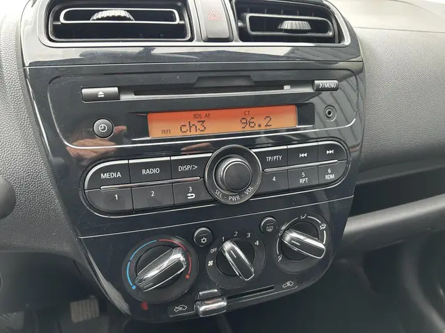 Mitsubishi Space Star 1.0 Cool+ 2017 Benzine 10