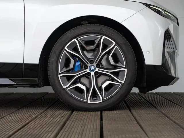 BMW iX xDrive50 2023 Elektrisch 6