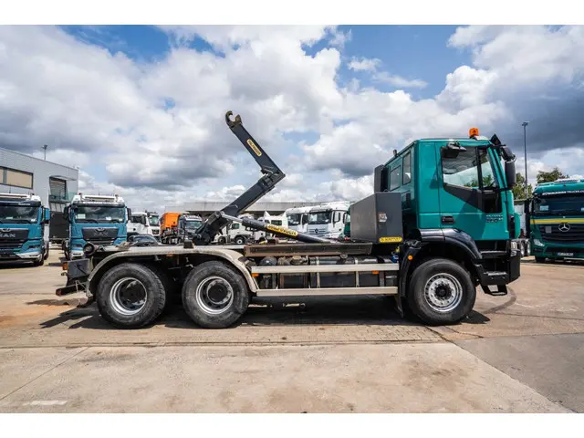 Iveco Trakker 360-6x4-PALFINGER 2015 Diesel 3