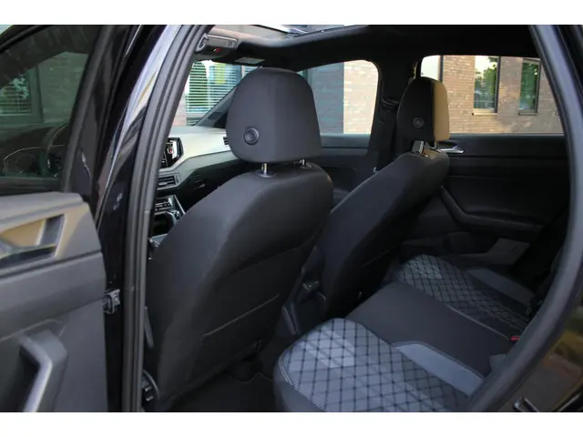 Volkswagen Polo 1.0 TSI R-Line 2024 Benzine 10