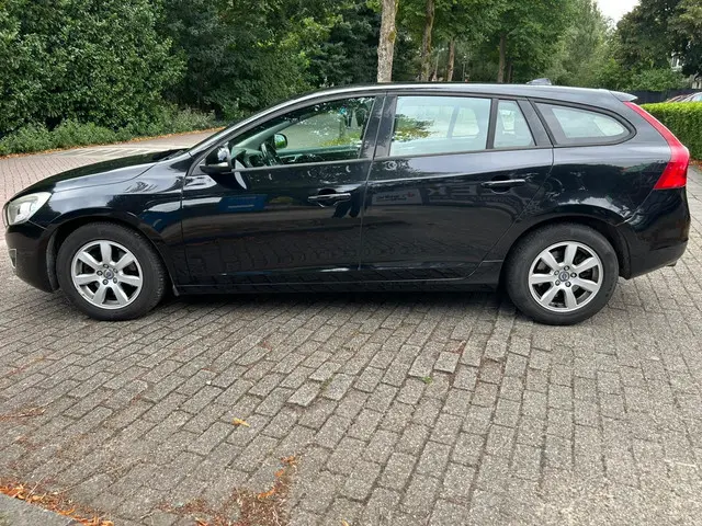 Volvo V60 1.6 T3 Kinetic KM 170775 MET NAP 2013 Benzine 4