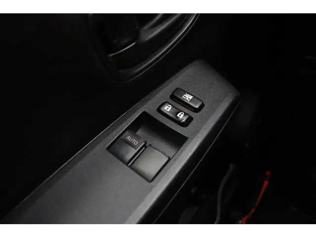 Toyota Yaris 1.0 VVT-i Now 2014 Benzine 16