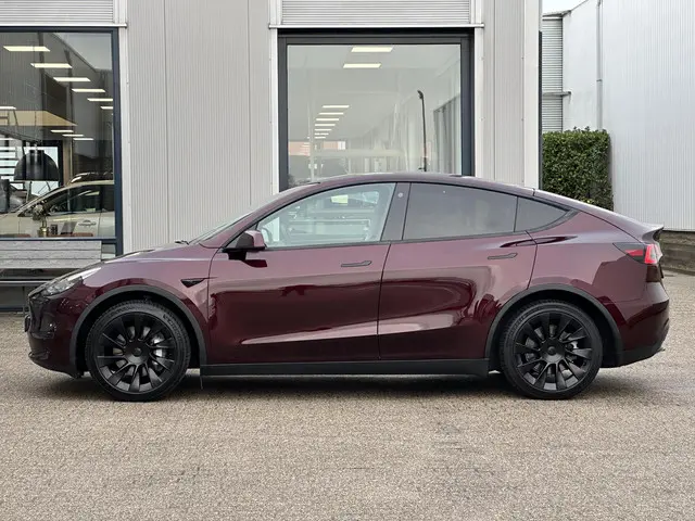 Tesla Model Y Long Range AWD 75 kWh 2023 Elektrisch 31