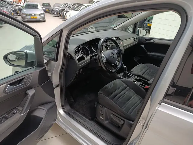 Volkswagen Touran 1.4 TSI Connected Series 2017 Benzine 28