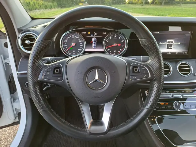 Mercedes-Benz E-Klasse 200 Premium 2017 Benzine 41