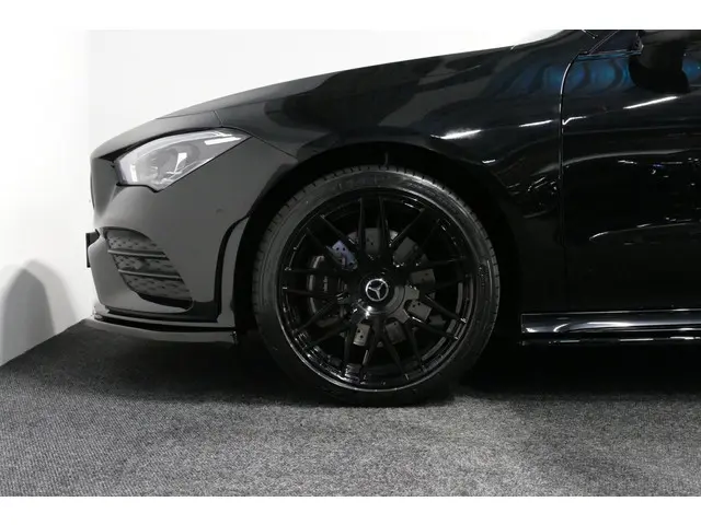 Mercedes-Benz CLA 250 e AMG Line 2023 Hybride Benzine 27
