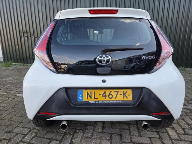 Toyota Aygo 1.0 VVT-i X-Play NAVI 2017 Benzine 5