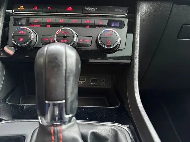 SEAT Leon 1.4 EcoTSI FR Pano 2017 Benzine 27