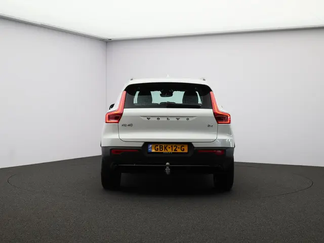 Volvo XC40 2.0 B4 Plus Dark 2024 Benzine 24