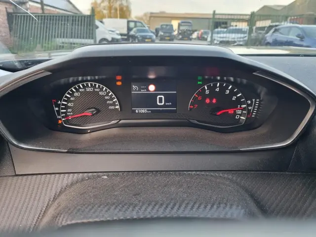 Peugeot 2008 1.2 PT Active Pack 2022 Benzine 16