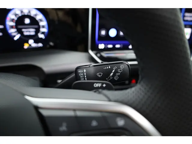 Volkswagen Golf Variant 1.5 eTSI R-Line DSG 2024 Benzine 13