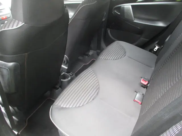 Peugeot 107 1.0 Active 2013 Benzine 9