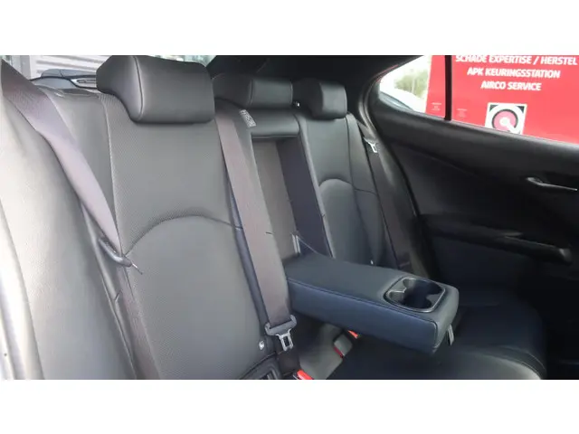 Lexus UX 250h Business Line 2019 Hybride Benzine 31