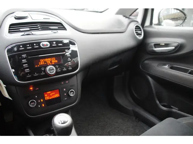 Fiat Punto Evo 1.2 Lounge 2015 Benzine