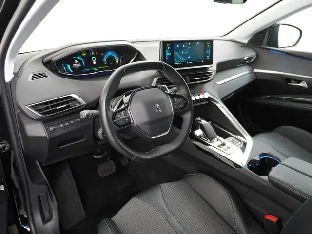 Peugeot 3008 1.6 HYbrid 225 Allure 2022 Hybride Benzine 18