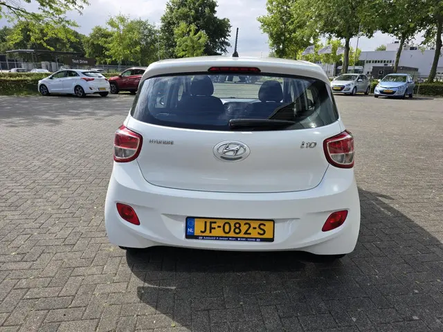 Hyundai i10 1.0i Comfort 1e eig/NL-auto 2016 Benzine 12
