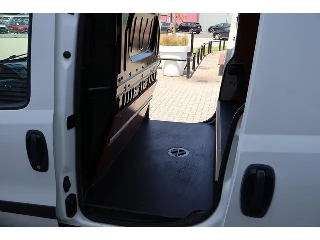 Opel Combo 1.6 CDTi L2H1 Edition 2019 Diesel 16