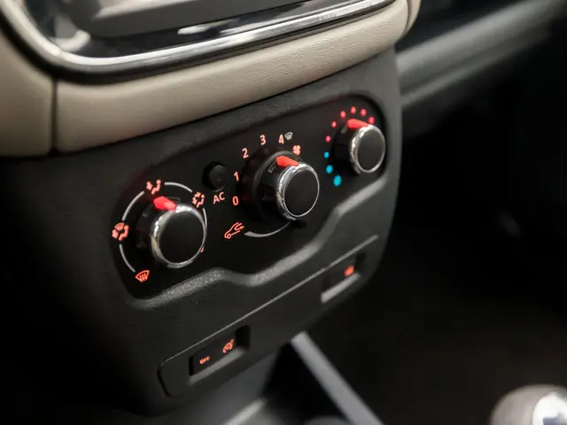 Dacia Lodgy 1.2 TCe Lauréate Sport 2013 Benzine 9