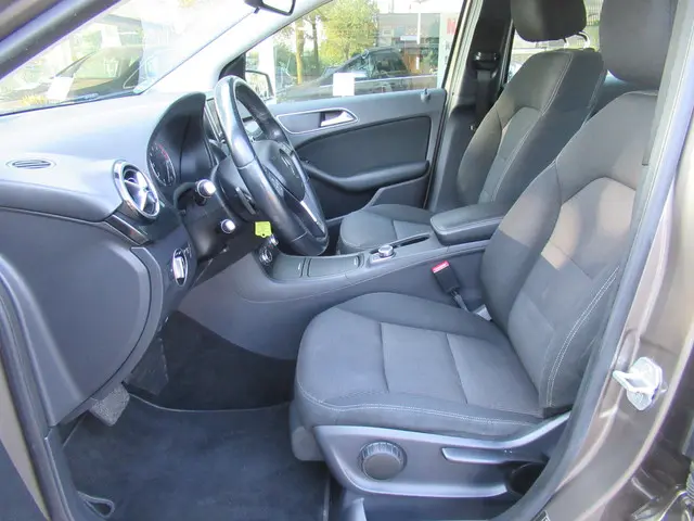 Mercedes-Benz B-Klasse 180 Automaat 2012 Benzine 3