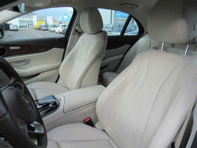 Mercedes-Benz E-Klasse 200 Ambition -- camera -- 2016 Benzine 8