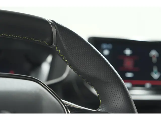 Peugeot 2008 PureTech 130 GT Pack 2022 Benzine 38