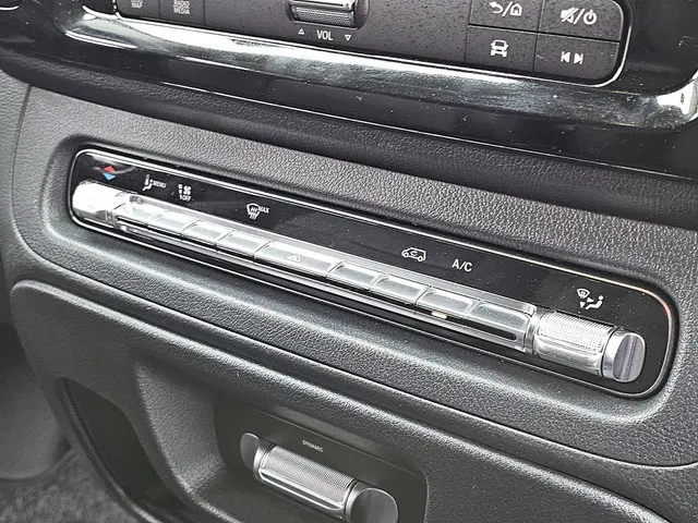 Mercedes-Benz Vito 116 2024 Diesel 10